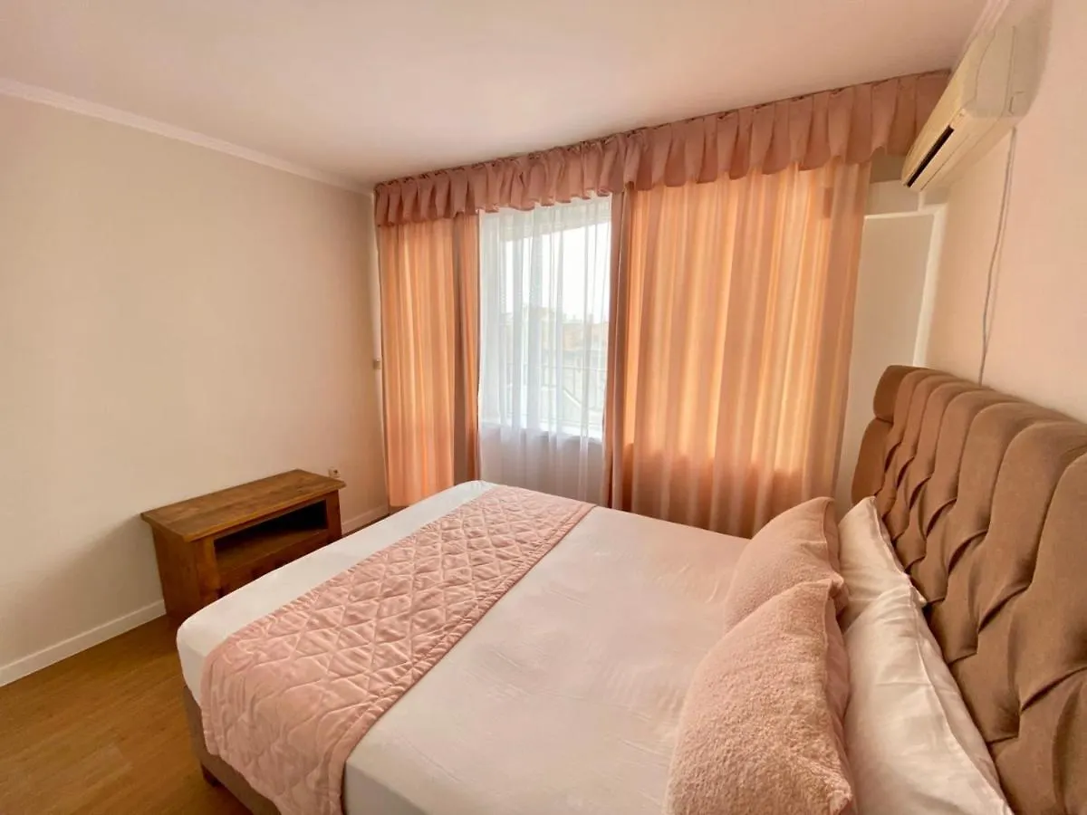 Apartment Wild Cherry 2 Bedroom Apartament Economy-1 Warna